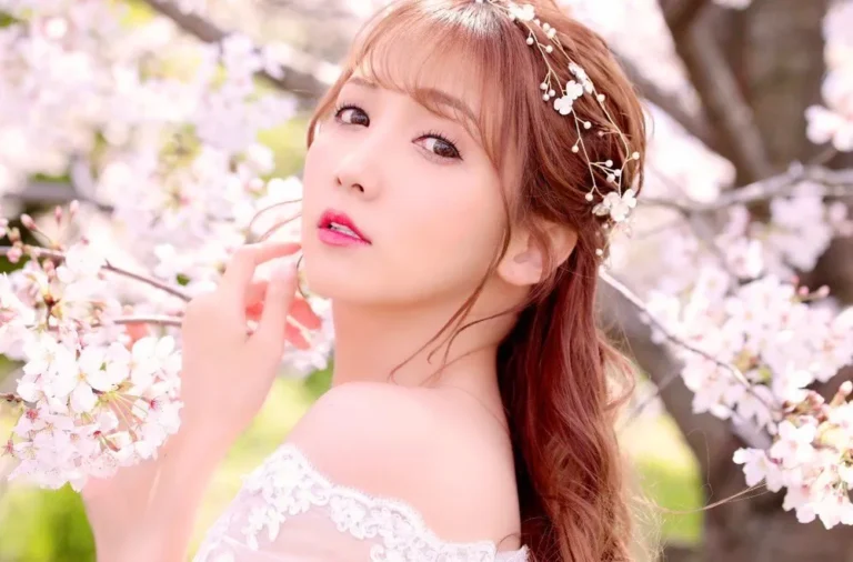 Overview of JAV Actress Ayaka Tomoda’s Career and Achievements